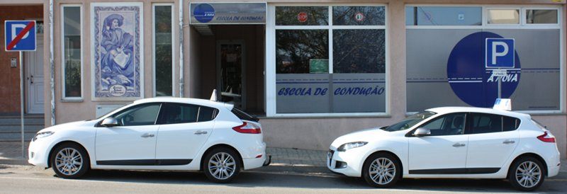 Exterior das instalações da Escola de Condução A Nova, na cidade de Macedo de Cavaleiros